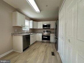 Building Photo - 430 High St