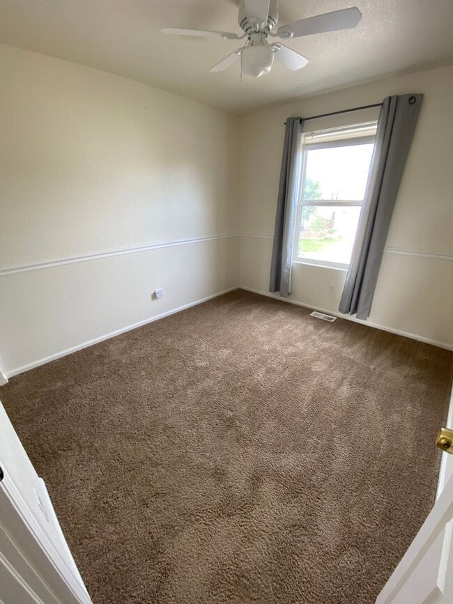 Building Photo - 3 bedroom 2 bathroom duplex in Englewood