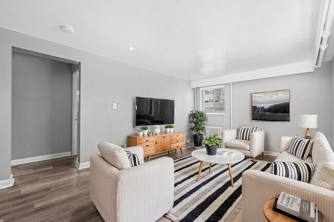 Interior Photo - 1435-1445 Jersey St