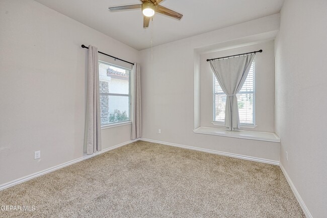 Building Photo - 5601 Valley Maple Dr