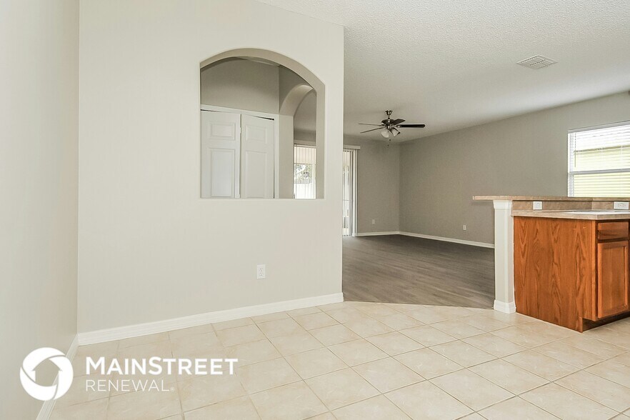 Building Photo - 527 Madina Cir