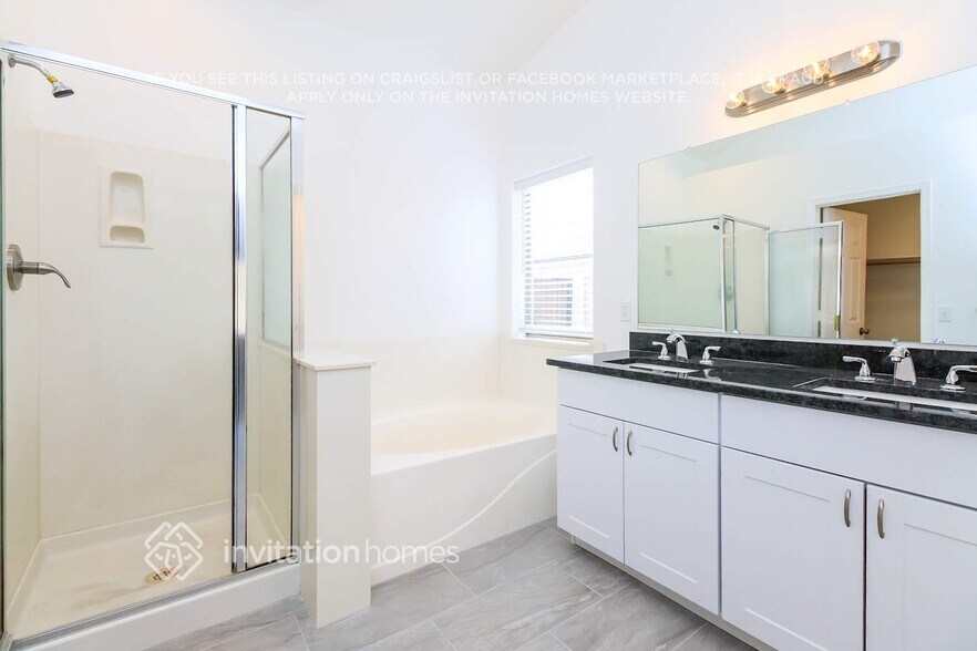 Building Photo - 11240 E Roselle Ave