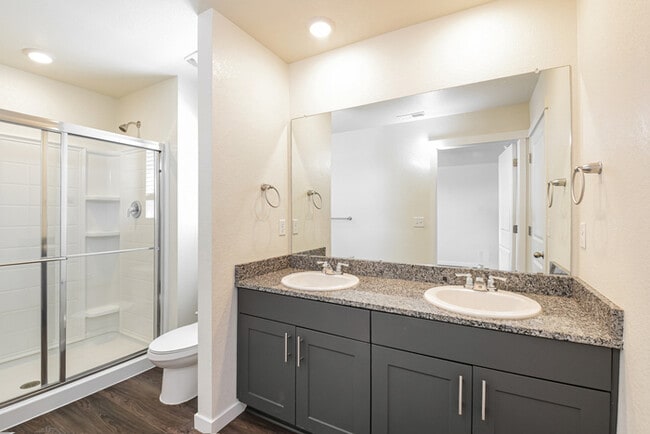 Building Photo - Townhome with Open Layout in Thornton