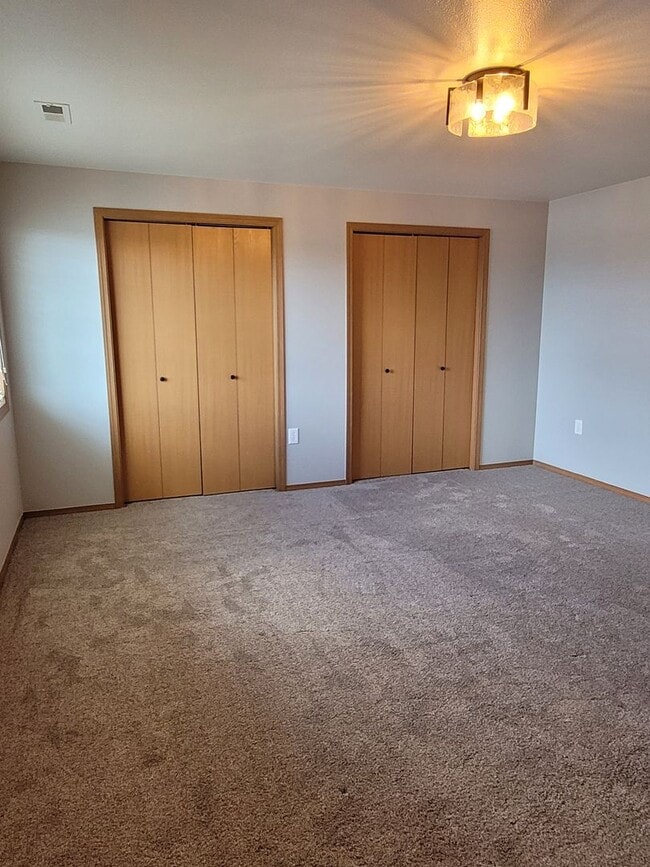 Building Photo - August Rent FREE - 4 Bedroom / Triple Car Garage