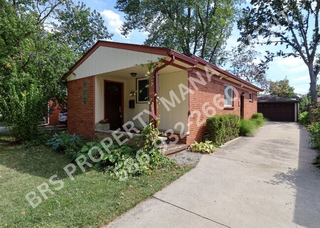 Building Photo - 3 Bedroom 2 bathroom house in Royal Oak.