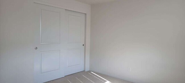 Building Photo - Master Suite and Junior Suite with its own attached bathroom