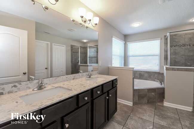 Building Photo - 4550 Plantation Oaks Blvd
