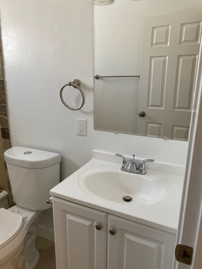 Building Photo - Completely Remodeled 4 Bed Home