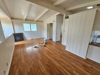 Building Photo - Spacious 4-Beds, 2-Bath Upstairs Apartment