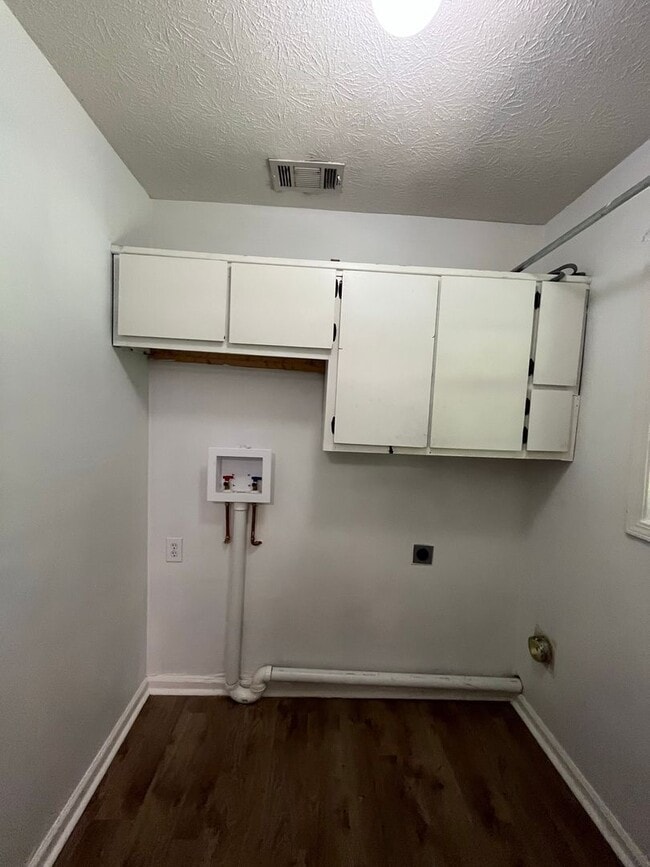 Building Photo - Beautiful Home Located Off Of Whitesville ...
