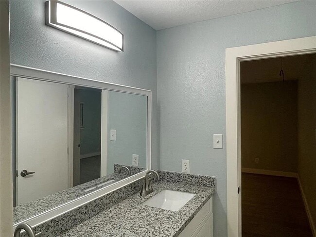 Building Photo - 6310 Hall Pond Ct