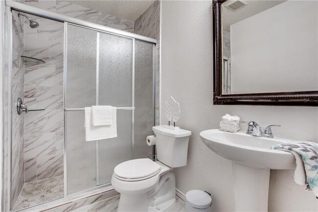 Building Photo - 2622 Glen Field Dr