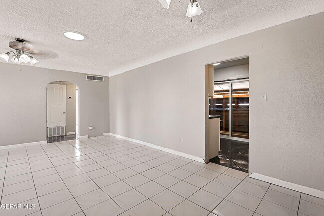 Building Photo - 115 Miller Cir
