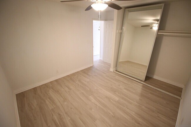 Building Photo - 2212 Edinburg Ave