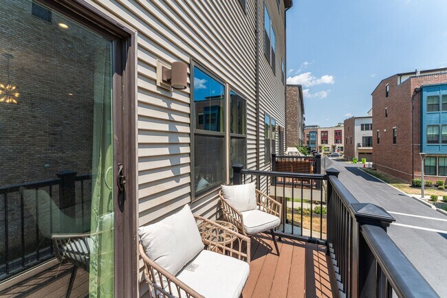 Building Photo - Welcome to your dream townhome - Spacious ...