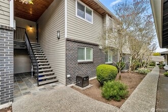 Building Photo - 629 Kirkland Way
