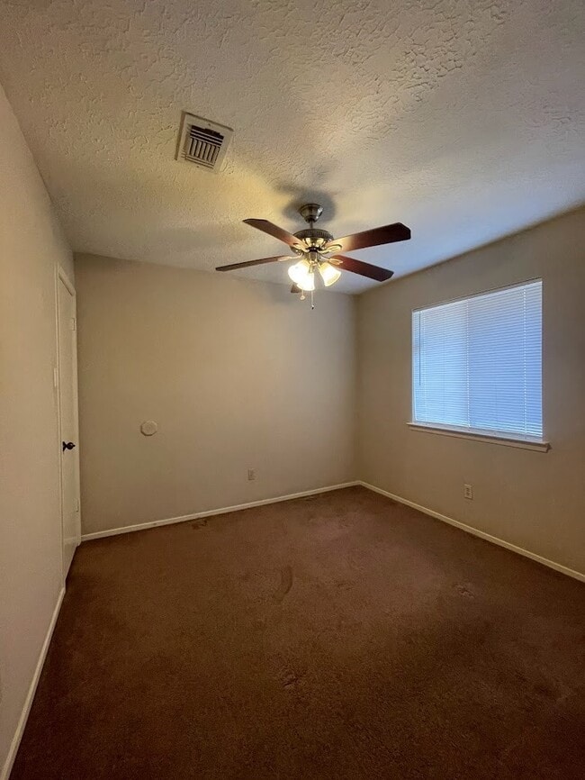 Building Photo - 2126 Collingsfield Dr