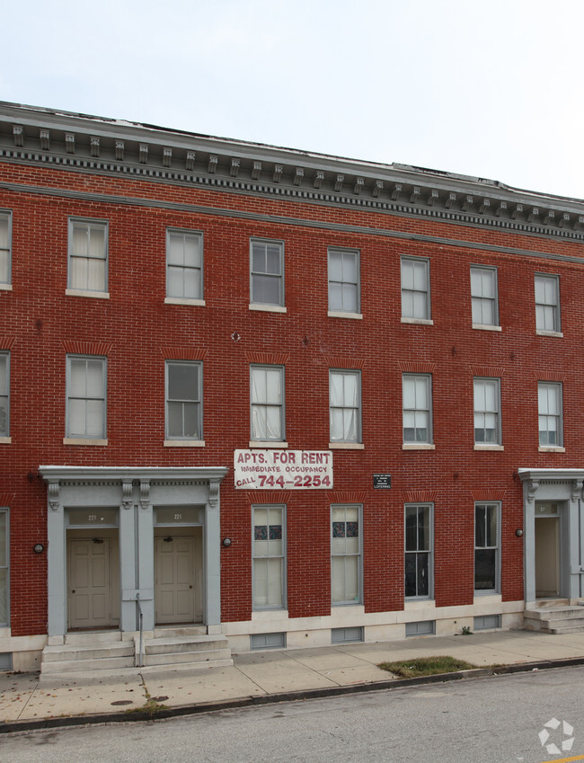 Primary Photo - 221 N Calhoun St