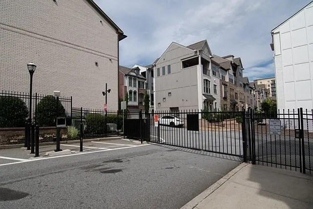 Building Photo - 625 Broadview Terrace NE