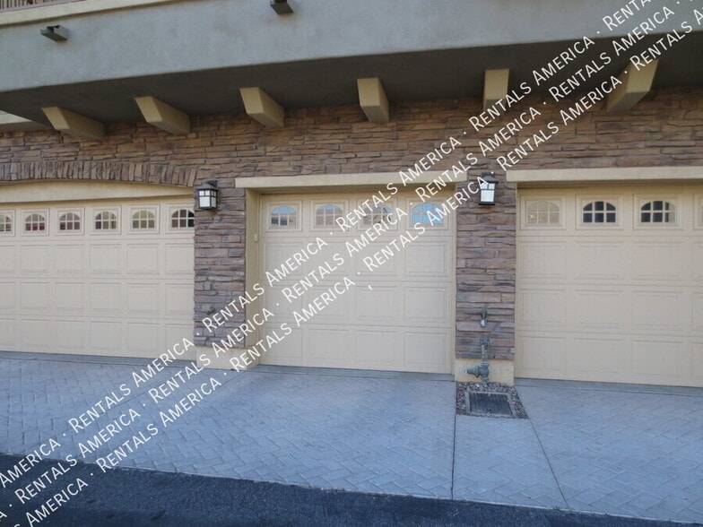 Building Photo - 1350 S Greenfield Rd