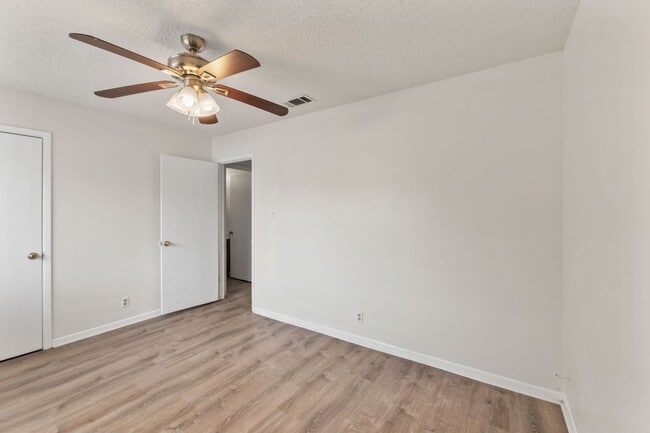 Building Photo - Bright and Inviting 3-Bedroom with Private...
