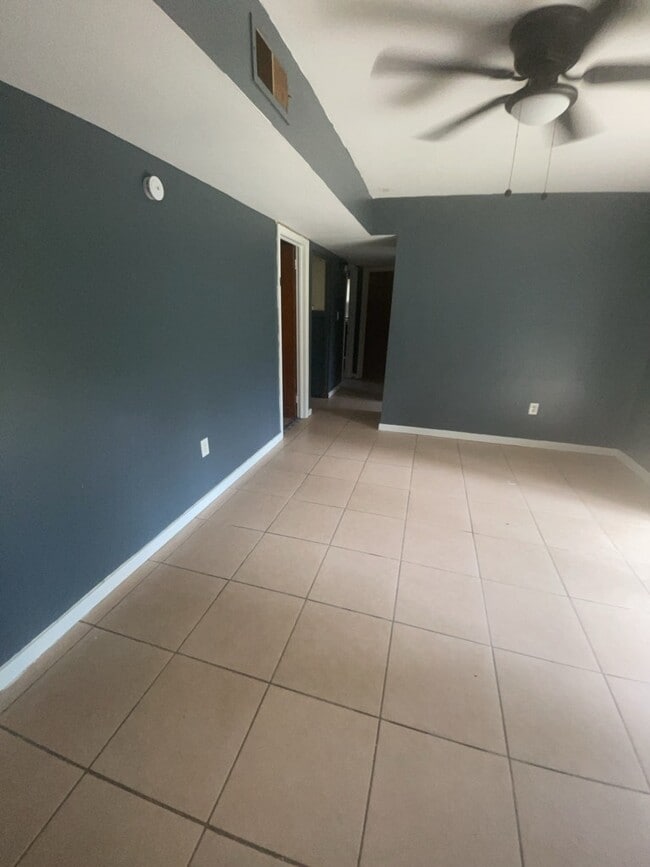 Building Photo - 2694 Woodside Dr