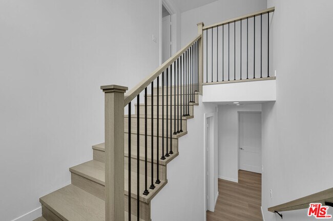 Building Photo - 8702 Silver Way