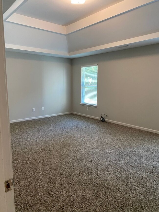 Building Photo - Updated 4 Bed/2.5 Bath in Great Swim/Tenni...