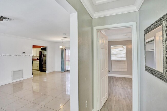 Building Photo - 6931 SW 27th Ct
