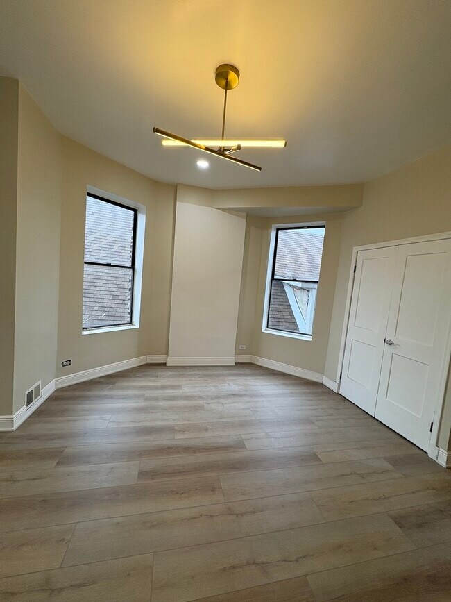 Building Photo - 1628 N Kimball Ave