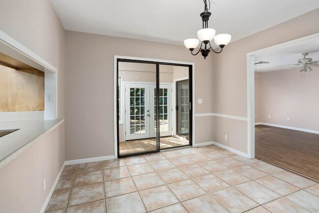 Building Photo - 303 Reynoso Ave