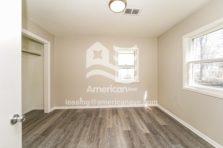 Building Photo - 905 Clement St