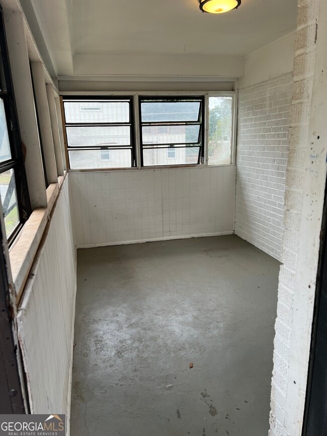 Building Photo - 1215 Westview Dr SW