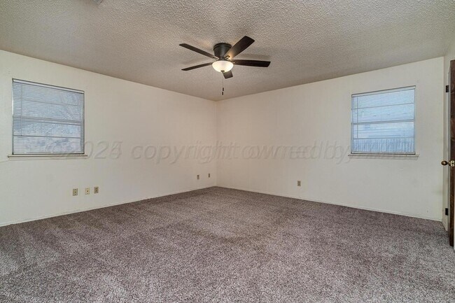 Building Photo - 5712 SW 48th Ave