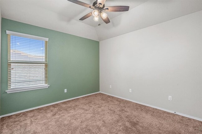 Building Photo - 220 Chickadee Ln