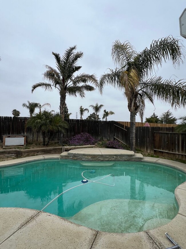 Building Photo - Northwest Home with Pool