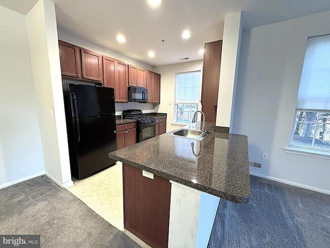 Building Photo - 417 Highland Ests