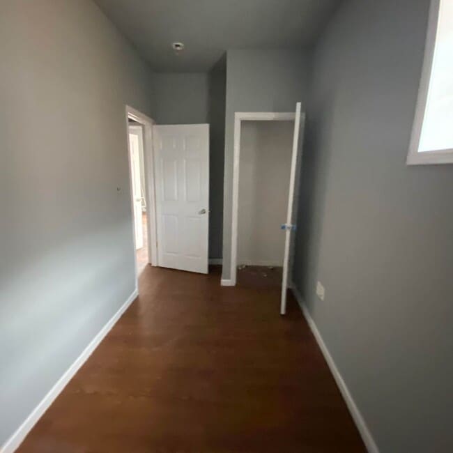 Building Photo - 446 6th Ave