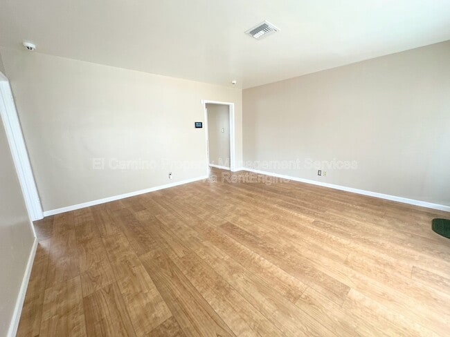 Building Photo - 10918 Dalwood Ave