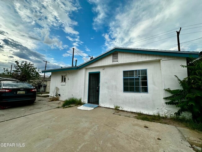 Building Photo - 6041 Yandell Dr