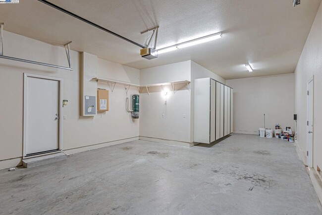 Building Photo - Luxury Living in The Bridges Golf Course C...