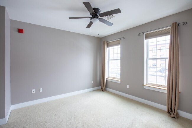 Building Photo - 60 Winooski Falls Wy