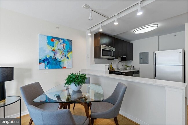 Building Photo - 1101 3rd St SW