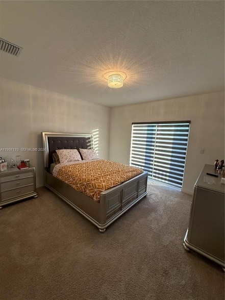 Building Photo - 818 SE 19th St