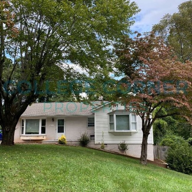 Building Photo - 1211 Brookwood Dr