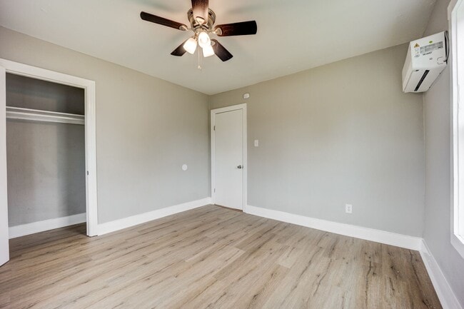 Building Photo - Freshly Updated House