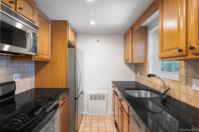 Building Photo - 130 N Kensico Ave