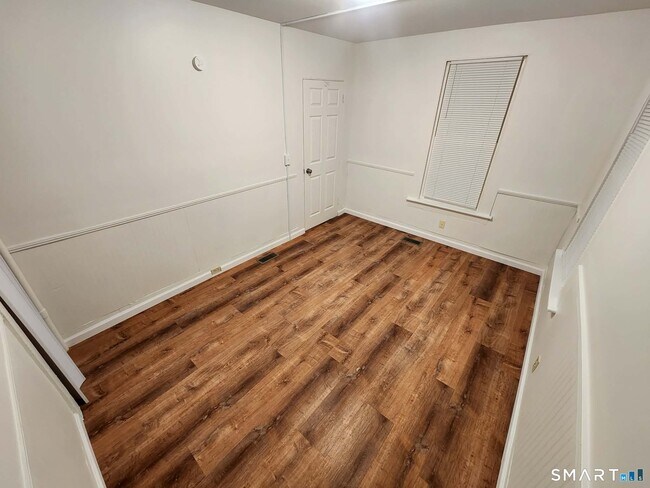 Building Photo - 143 Curtis St