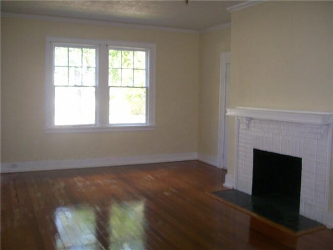 Building Photo - 214 3rd St