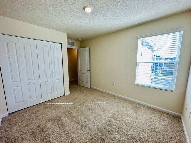Building Photo - 3/2.5 Townhome in Bridgewater Community!